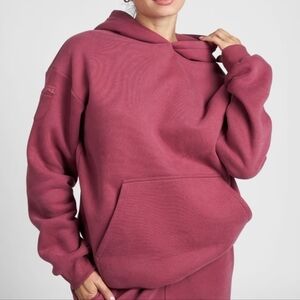 COMFRT Travel Essentials Hoodie Berry Small EUC 5 Zip Pockets